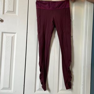Lululemon leggings in burgundy, size 6